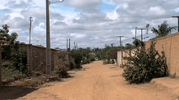 Via principal do povoado